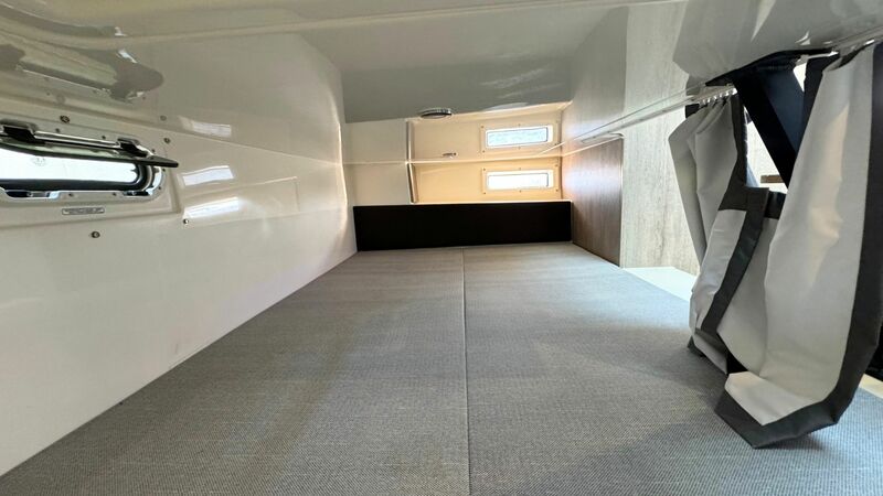 QUICKSILVER 875 SUNDECK 